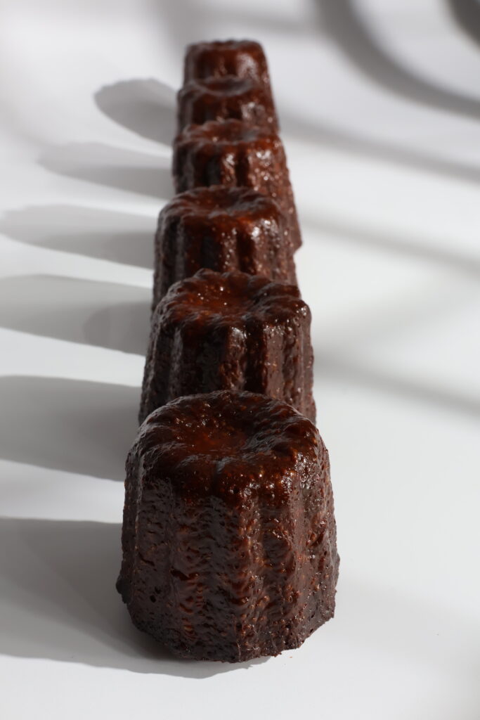 Six Caneles de Bordeaux in a row